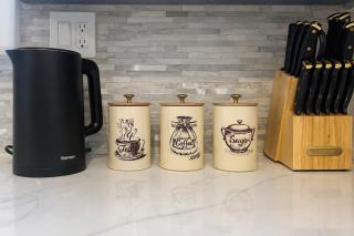 Cherry Blossom Lake House - 4