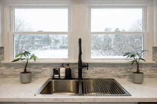 Cherry Blossom Lake House - 6