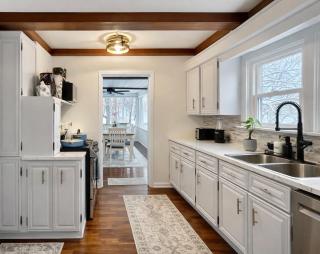 Cherry Blossom Lake House - 7