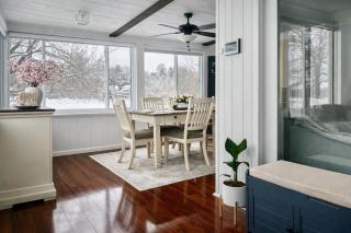 Cherry Blossom Lake House - 2