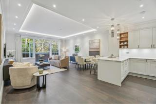 Luxury 2BR Flat in Exclusive Gated Development - 9