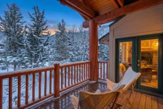 4 BDR Ski in Out Condo with Charming Mountain Views - 8