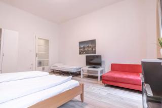 Comfy & Stylish 1BR Apartment 15 Min from Heart of Vienna - 2