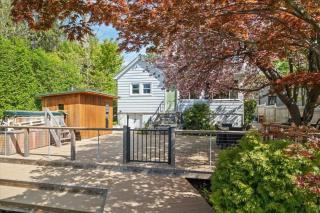 Cherry Blossom Lake House - 9