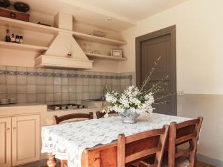 Apartment In einem Bauernhaus in den Hügeln- mit Garten und Pool by Interhome - 5