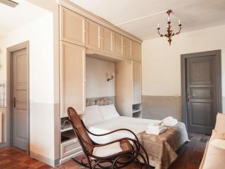 Apartment In einem Bauernhaus in den Hügeln- mit Garten und Pool by Interhome - 2