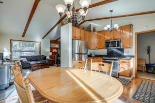 5 Mi to Heavenly Resort Cozy Home with Fenced Yard - 5