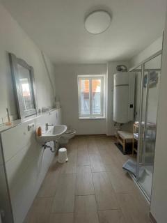 Ferien- Monteurwohnung Ilbenstadt, 3 Zimmer, 88 qm, Betten trennbar, 1 Stock - 1