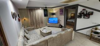 Two bedrooms apartment in goldcrest -Marks Suites - 0