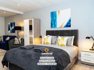 The Bond by CENTRAL SERVICED APARTMENTS - 2 Bedroom - Walk Away from City Centre & Universities - Sleeps 4 - 3 x Double Beds - Smart TVs in All Rooms - Short Term Stays Welcome - Walk away from Train & Bus Station - Short Stay Favourite - 9