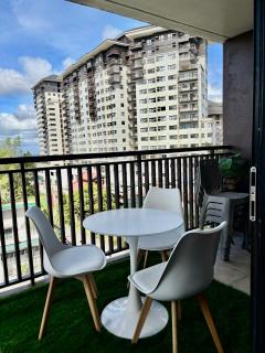 Minimalist Suite with Balcony at Serin West Tagaytay - 1