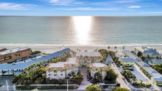 Beachfront with Private Balcony Heated Pool and Spa - 0