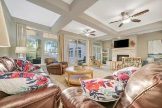 Beachfront with Private Balcony Heated Pool and Spa - 9