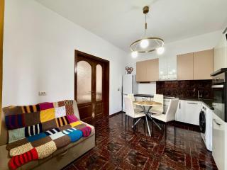 Private Garden Home near Amazonia & Iulius Town - 8