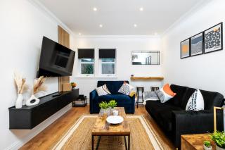 2BR Home in Montrose with Free Parking - 0