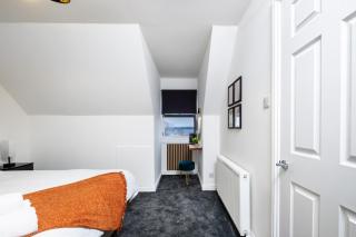 2BR Home in Montrose with Free Parking - 3