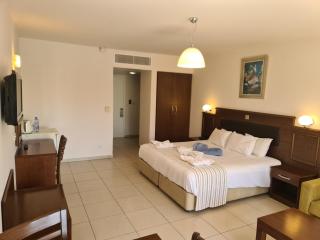 Euronapa Hotel Apartments - 9