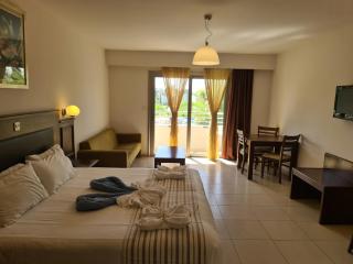 Euronapa Hotel Apartments - 8