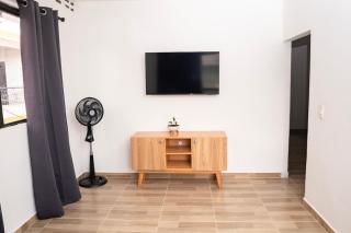 Very spacious house one block from the park - 7