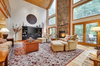 Spacious Lake Front Winter Retreat! Less than 10 Min to Big Boulder! - 0