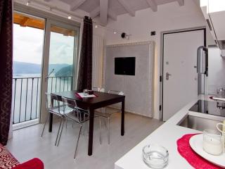 Apartment Beatrice - Haus mit Pool und Terrasse am Iseosee by Interhome - 2