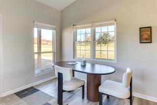 Golf Course Views Oakland City Retreat - 2