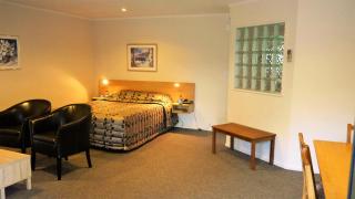Tudor Lodge Motel - 1