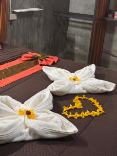 Lanta natural hut garden - 1