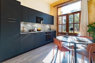 Prime Location, Bright & Cozy Apartment - 5