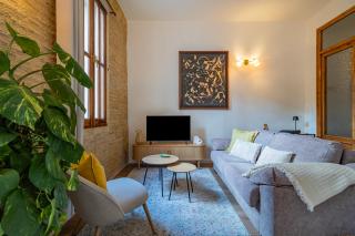 Prime Location, Bright & Cozy Apartment - 9