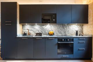 Prime Location, Bright & Cozy Apartment - 3