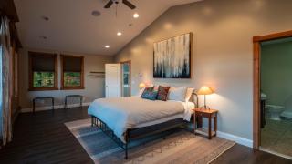 Luxe Lakefront Paradise! King Beds, Private Dock, Gourmet Kitchen, Theatre and Game Room! - 7