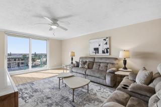 DiMucci Tower 404 - 5