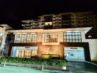 Minimalist Suite with Balcony at Serin West Tagaytay - 9