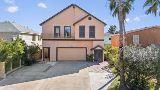 Spacious 5BR home in South Padre Island, perfect for family getaways. - 0