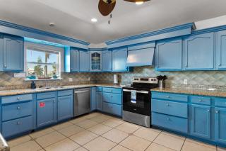 Spacious 5BR home in South Padre Island, perfect for family getaways. - 7