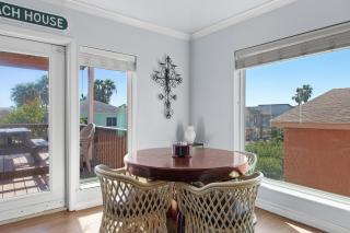 Spacious 5BR home in South Padre Island, perfect for family getaways. - 3