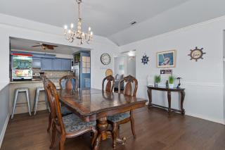 Spacious 5BR home in South Padre Island, perfect for family getaways. - 2