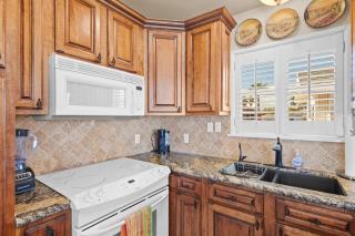 Charming 2-bedroom home in Port Isabel, perfect for a relaxing getaway. - 3