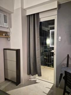 Babu's Bubble Balcony Studio at Casa Mira Mandaue - 2