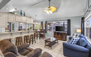 Cozy 2BR cottage in Port Isabel, perfect for families and pets! #1 - 3