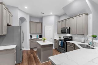 Large Luxury 4-BR Home EPIC GameRoom! Lighted Deck & Grill! - 4