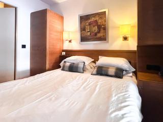 2 Bed Ski in and Ski out Luxury Apt in 5 star Residence - 5