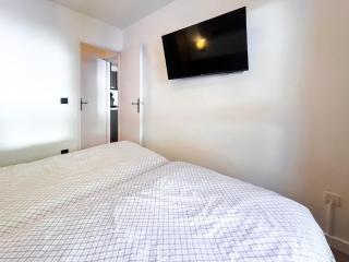 2 Bed Ski in and Ski out Luxury Apt in 5 star Residence - 1