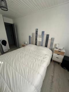 Chambre équipée centre Le Fenouiller proche mer - 7