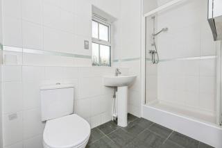 5 Bedroom 8 bed house in Bluewater Kent - 9