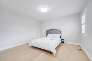 Vantage stay Stouffville 4BR Bright Home - 5