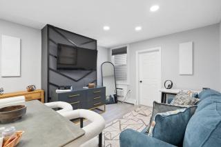 New and Beautiful 2BR Apt in Prime Spot 20 Min to NYC - 0