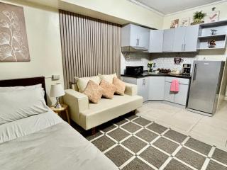 Minimalist Suite with Balcony at Serin West Tagaytay - 2