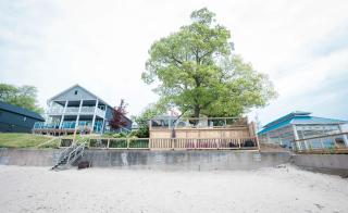 Beach Front Family Cottage Ping Pong & Karaoke - 9